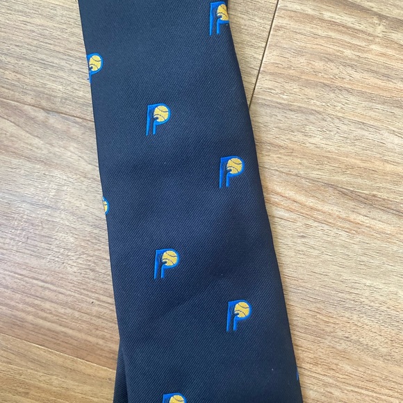 Indiana NBA Pacer Basketball Embroidered Logo Navy/Yellow Tie - Picture 2 of 5